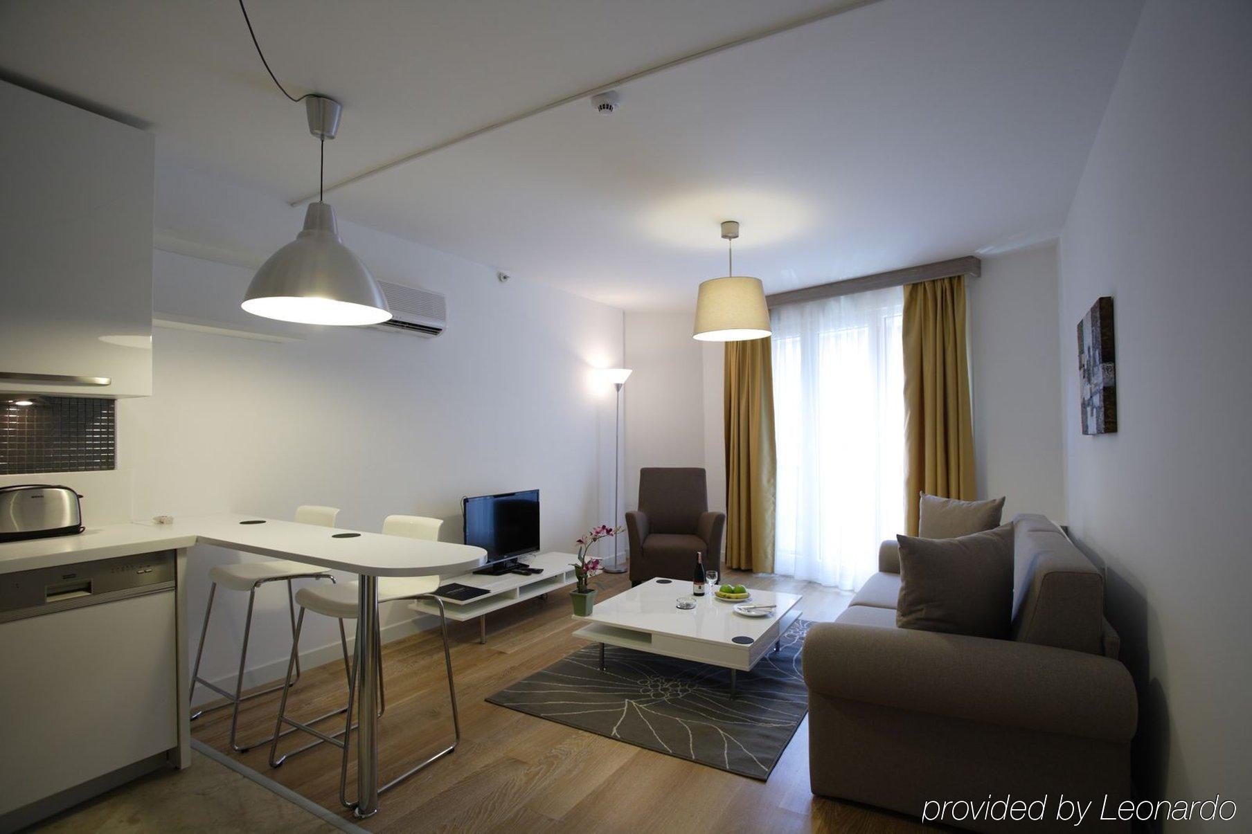 Home Stay Home Valikonagi Стамбул Номер фото
